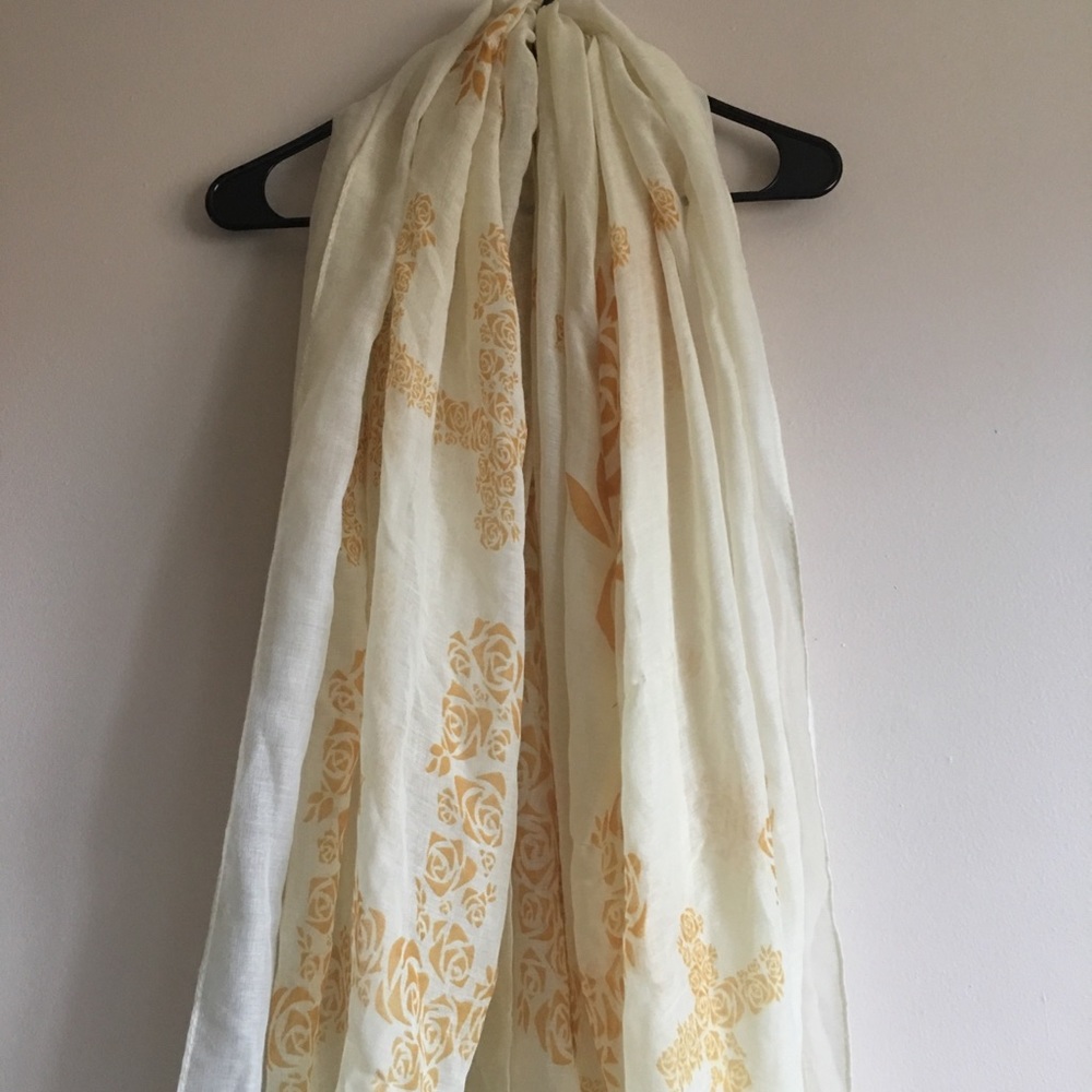 Cross and roses scarf